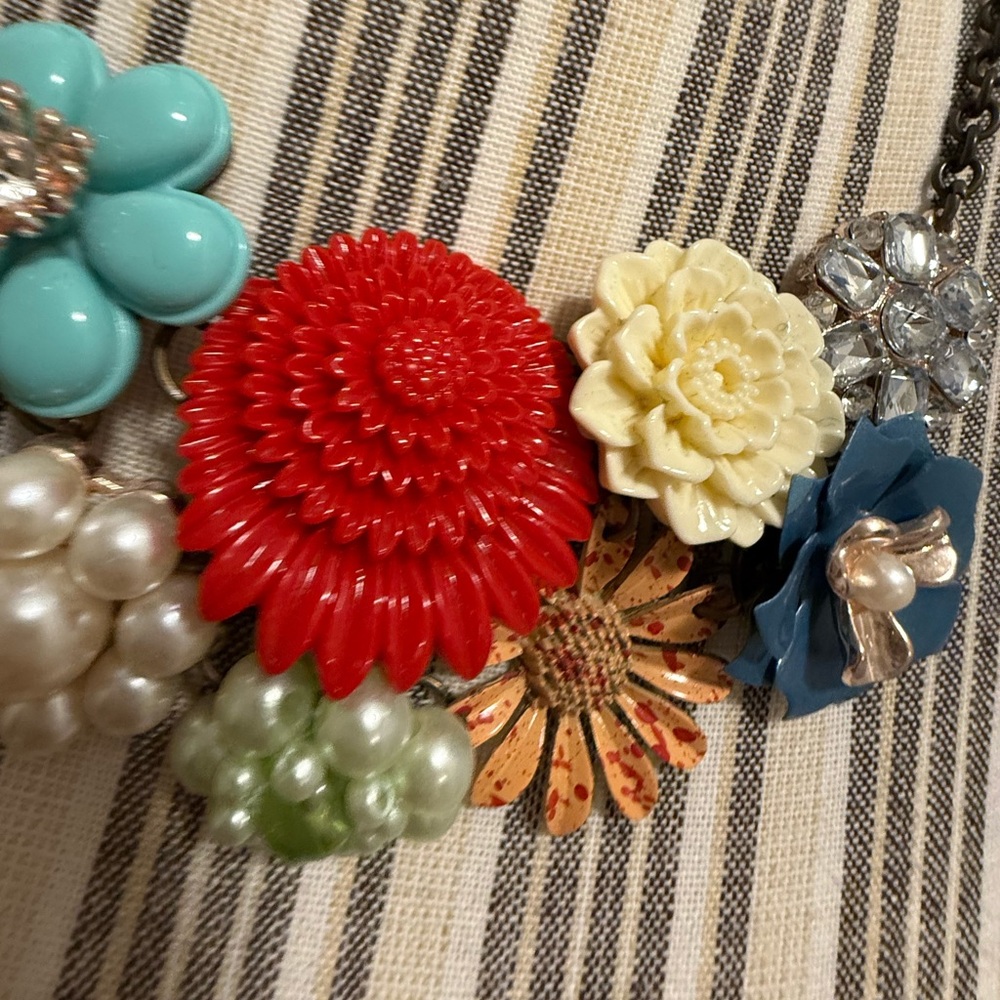 Plunder Floral Multicolor Statement Necklace Chun… - image 3